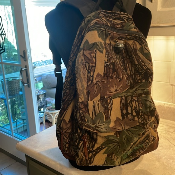 Gander Mountain hunting backpack & hat - Picture 2 of 8